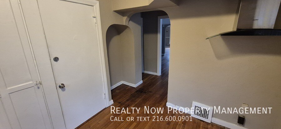 Building Photo - 3636 Glencairn Rd