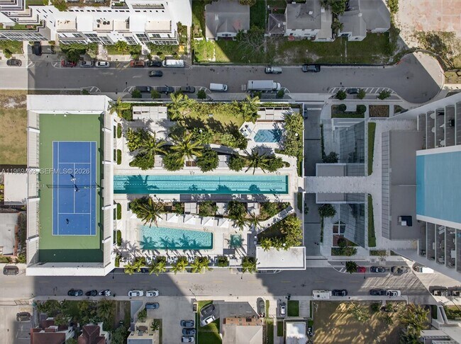 Building Photo - 700 NE 26th Terrace