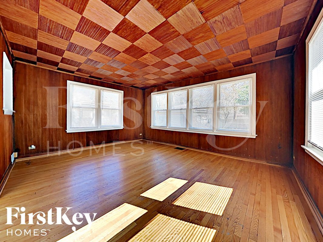 Building Photo - 1573 W 100th Pl