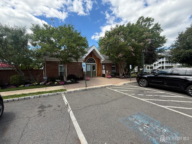 Building Photo - 207 Darwin Ln