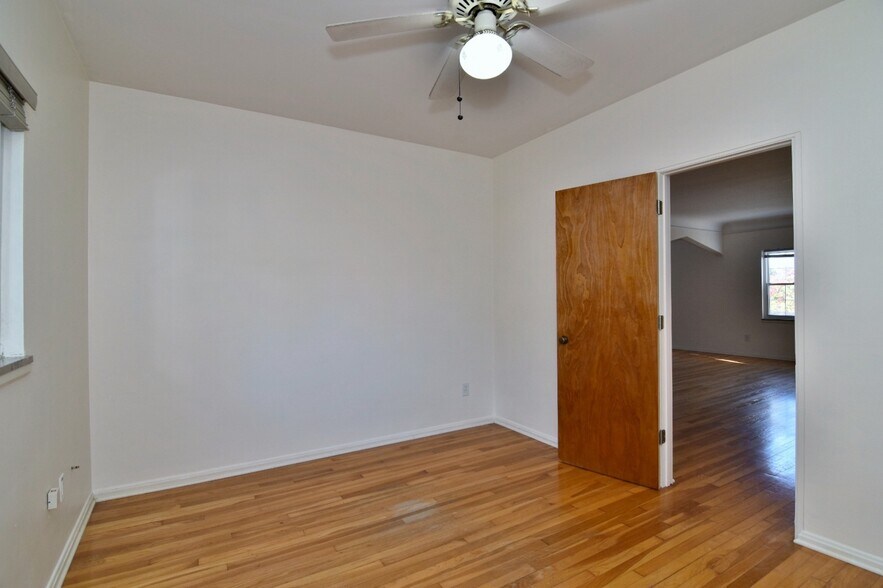 Building Photo - 2027 Riverside Dr