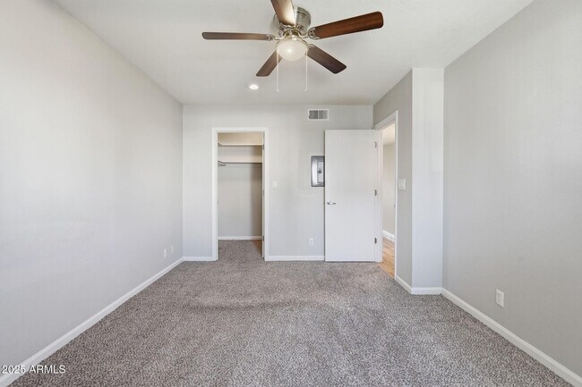 Building Photo - 1702 W Tuckey Ln
