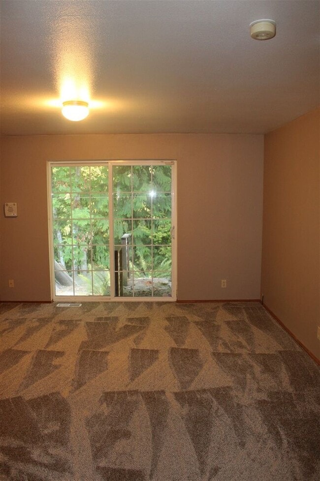 Building Photo - 3 Bedroom, 2 Bathroom House