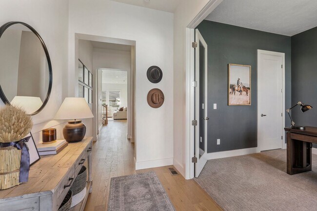 Building Photo - Beautiful 4 bed 2.5 bath home