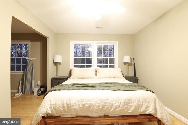 Building Photo - 7966 Hidden Bridge Dr