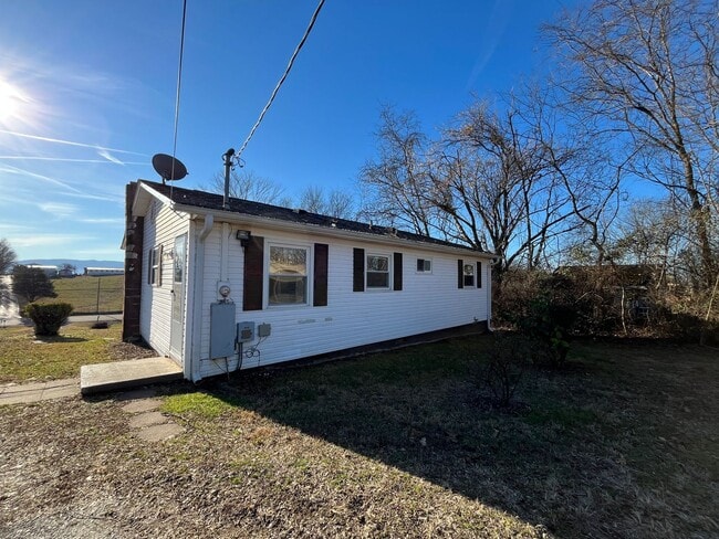 Building Photo - Single Family 3 bedroom 1 bathroom