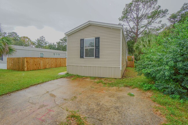 Building Photo - Modern Mobile Home in Waterfront Community