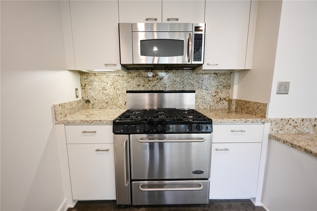 Building Photo - 615 Hampton Dr