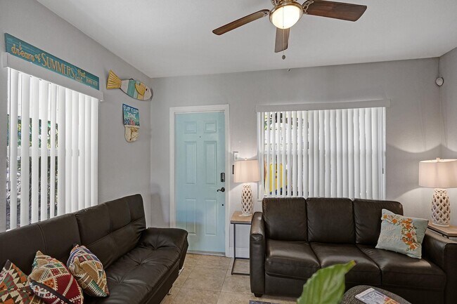 Building Photo - 1417 N Andrews Ave