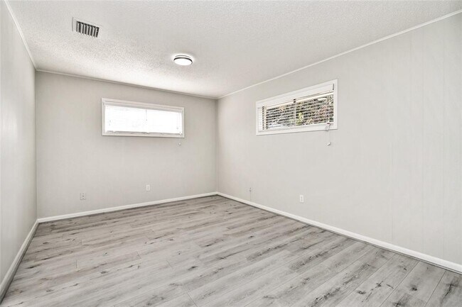 Building Photo - 1504 Holly Cir