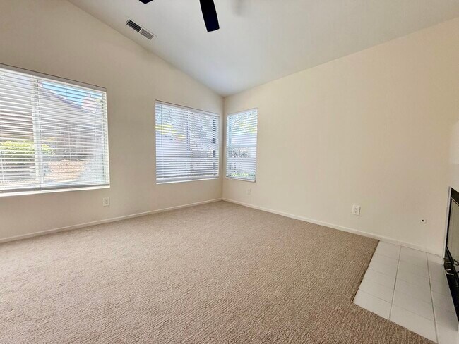 Building Photo - 1304 Thunder Springs Dr