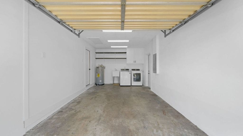 Single car garage - 5308 Darby Ct