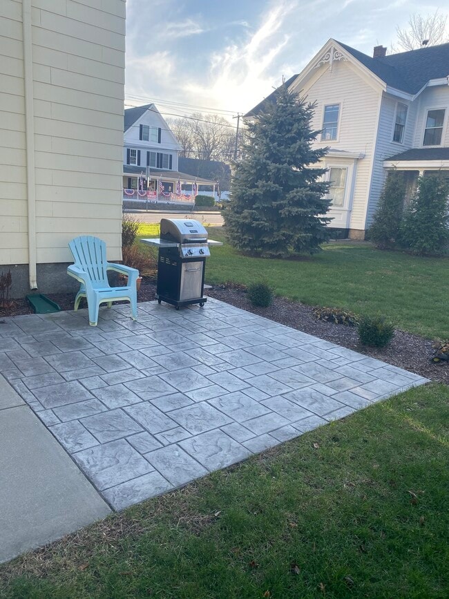 Building Photo - 103 W Broad St