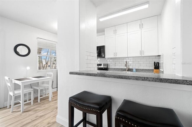 Building Photo - 6872 Gulf Winds Dr