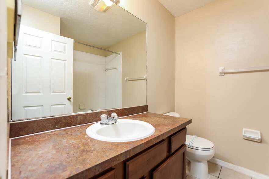 Building Photo - 203 Southern Breeze Dr