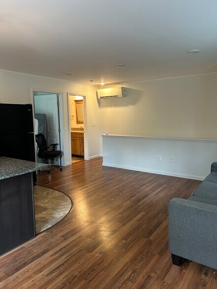 Building Photo - 87 Cayuga St