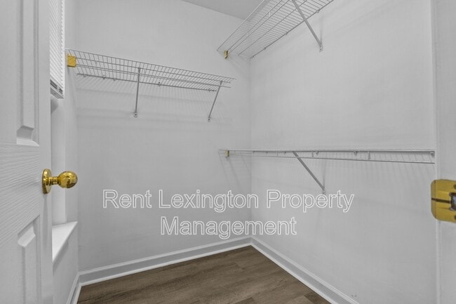 Building Photo - 3175 Kirklevington Dr