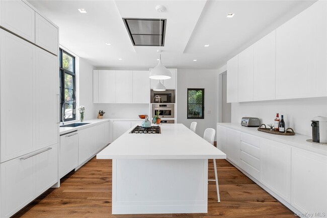 Building Photo - 15 Atterbury Rd