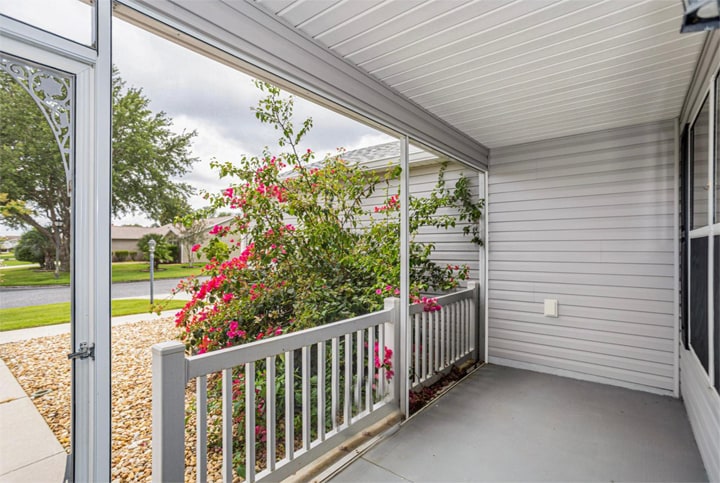 Front screened-in veranda - 1631 Blossom Ter
