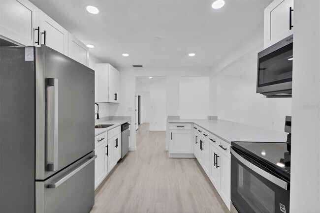 Building Photo - 948 Andrews Ave NW