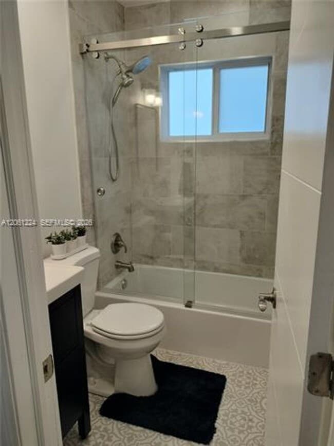 Building Photo - 2700 SW 28th Ct