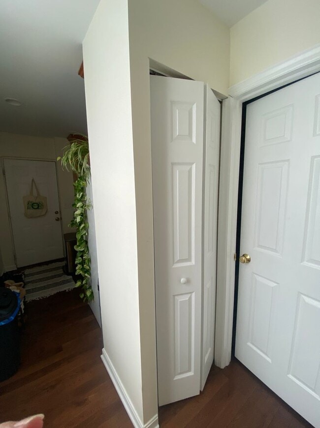 Building Photo - 2 BEDROOM IN THE SOUTHSIDE SLOPES- Available August 5!