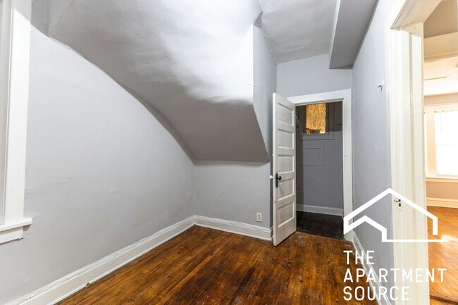 Building Photo - 853 N Wolcott Ave
