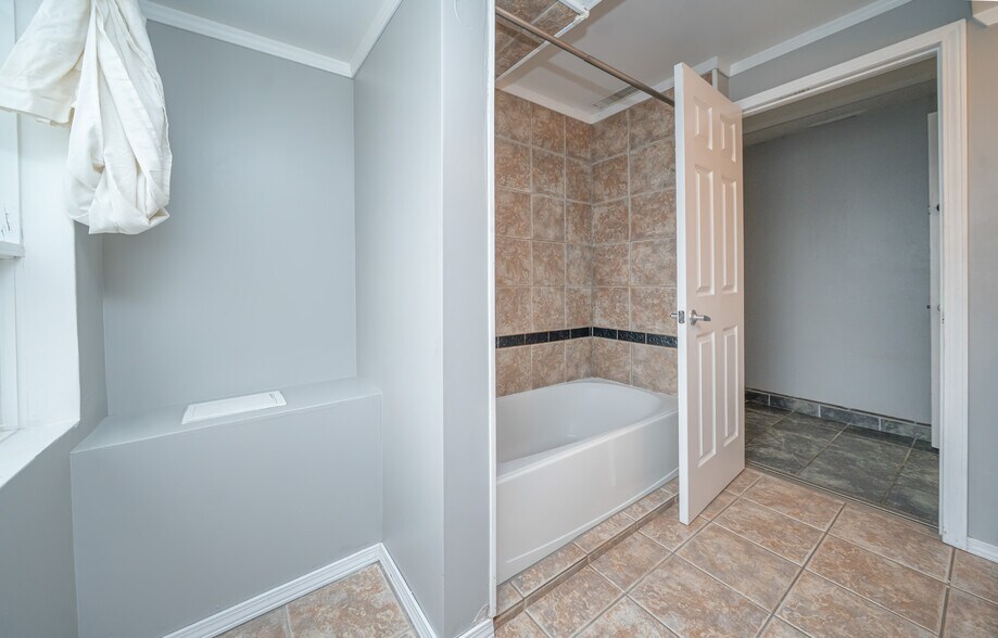 Building Photo - 3512 East Ben Burr Boulevard