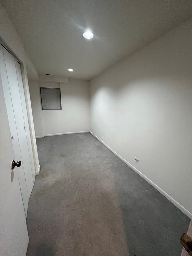 Building Photo - 2229 N Southport Ave