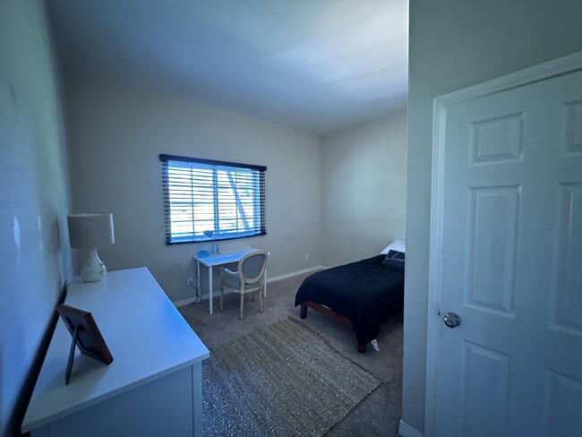 Building Photo - Room for rent in San Diego home near San D...