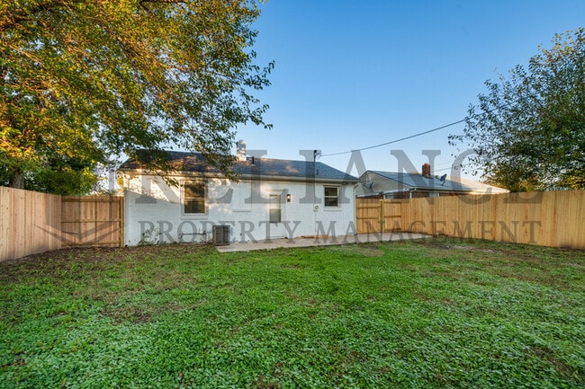 Building Photo - 2548 N Somerset Ave