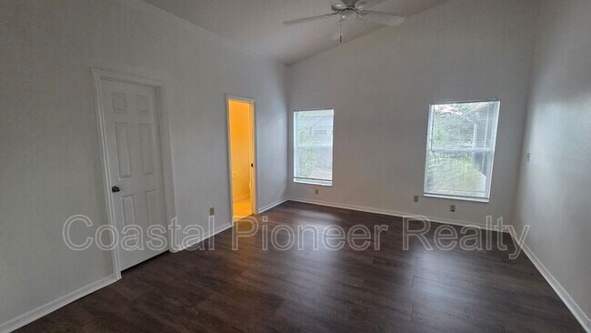Building Photo - 1731 Wakefield Dr