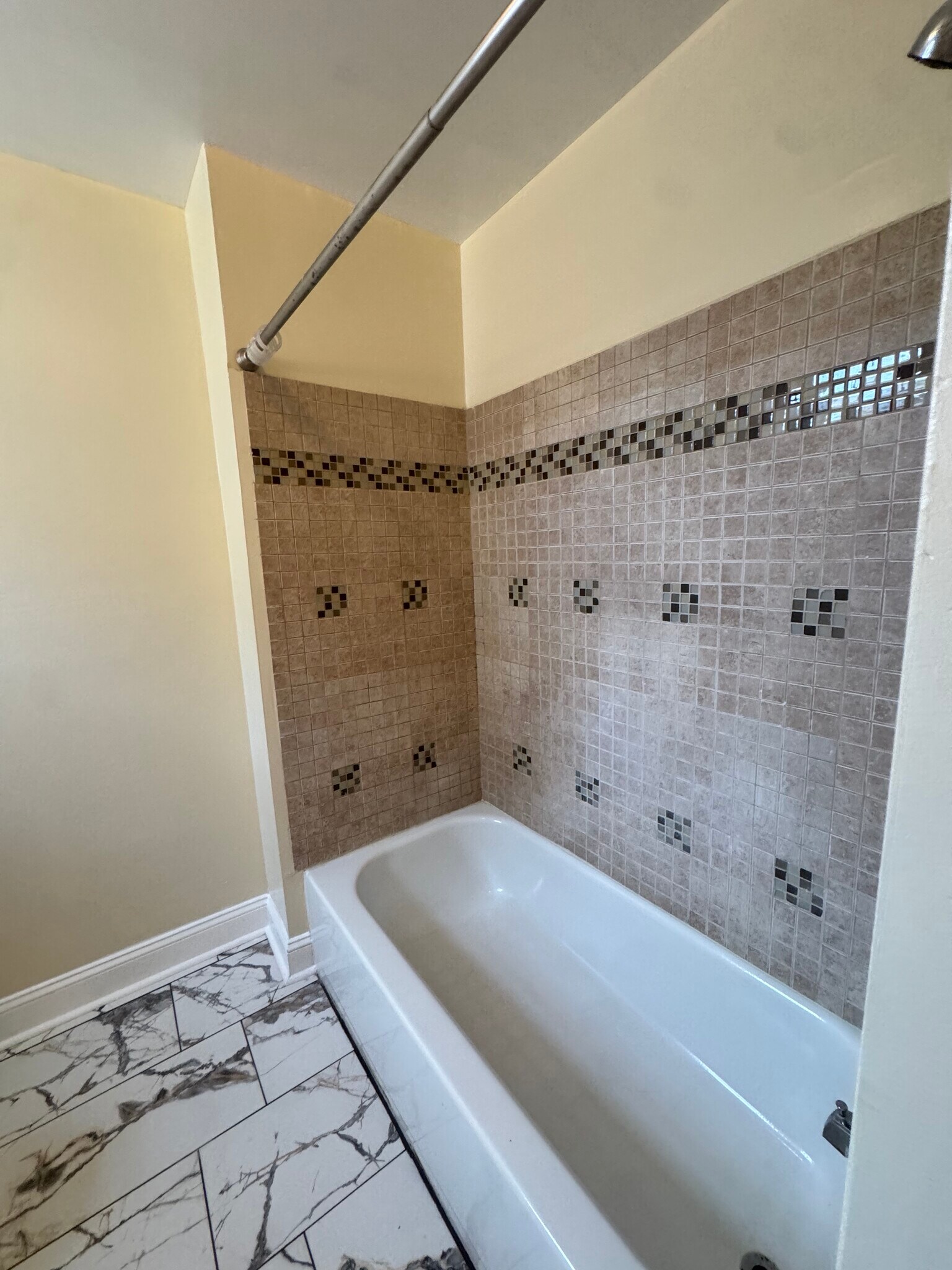 Building Photo - 5166 Parkside ave