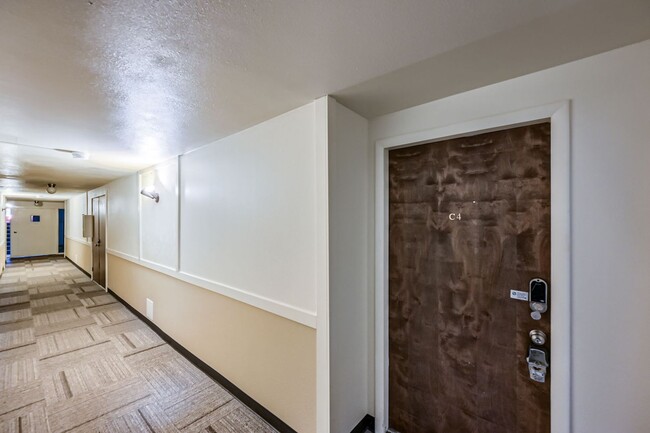 Building Photo - BEAUTIFUL 2 Bed 2 Bath Condo in Boulder- A...