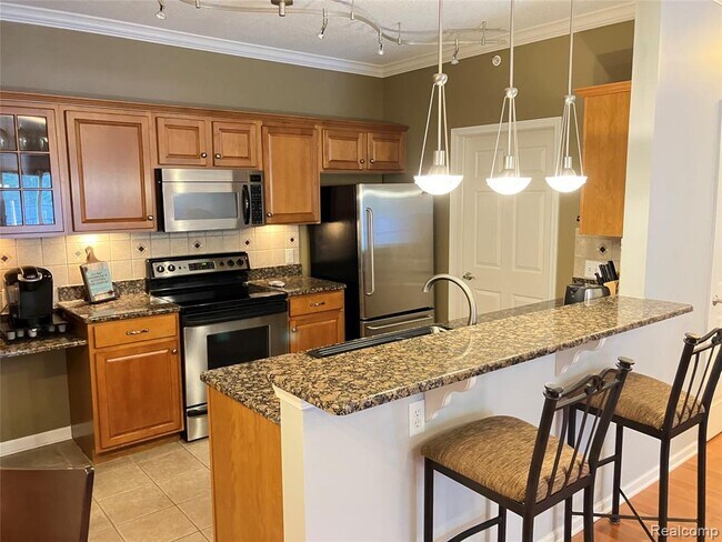 Building Photo - 331 Scio Village Ct