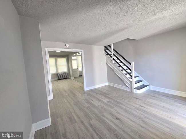 Building Photo - 2642 S 67th St