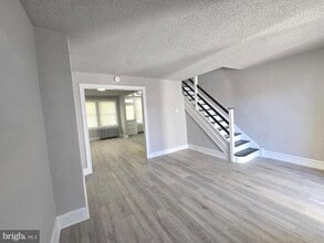 Building Photo - 2642 S 67th St