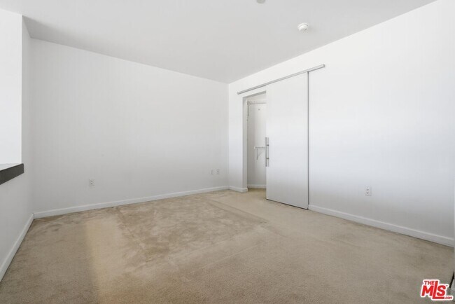 Building Photo - 1100 Wilshire Blvd