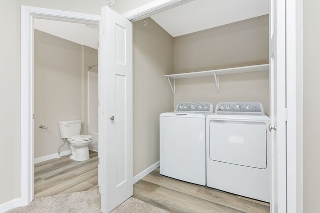 Building Photo - Like New, for RENT 3bd 3ba 2 car attached garage END UNIT available June 01