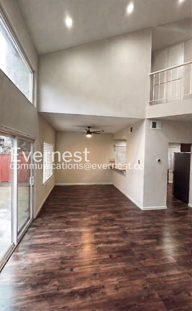 Building Photo - 4936 Creekwood Dr