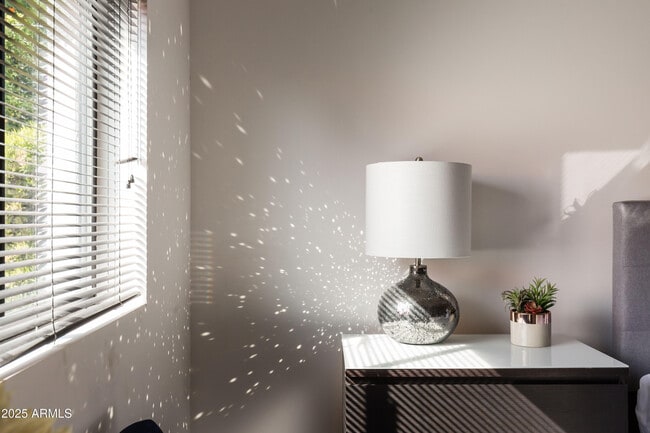 Building Photo - 5002 N 38th Pl