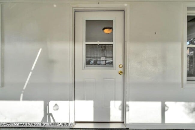 Building Photo - 1708 Lake Dr
