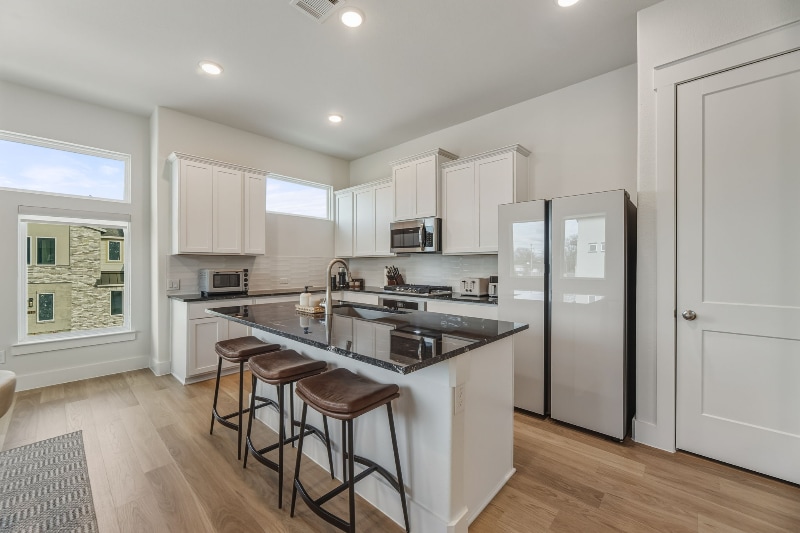 Building Photo - 816 Meadowcrest Dr