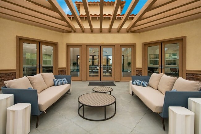 Building Photo - 4400 Lilac Cir