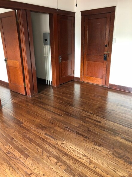 Building Photo - 513 Terry St