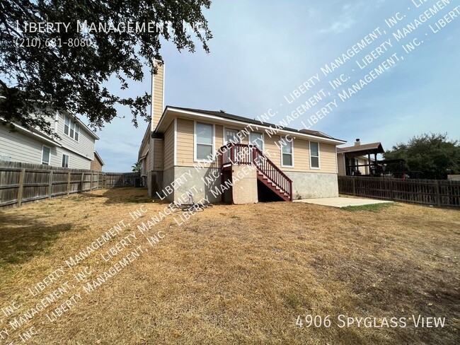 Building Photo - Spacious 3 Bed, 2 Bath Home in a Gated Com...