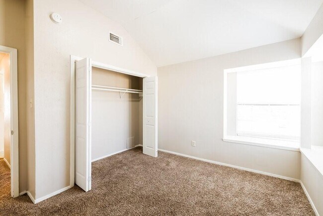 Building Photo - 5907 Beaconridge Dr