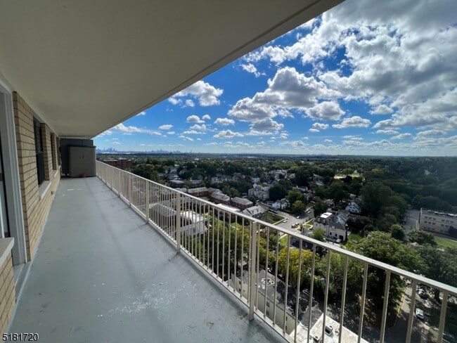 Building Photo - 285 Aycrigg Ave