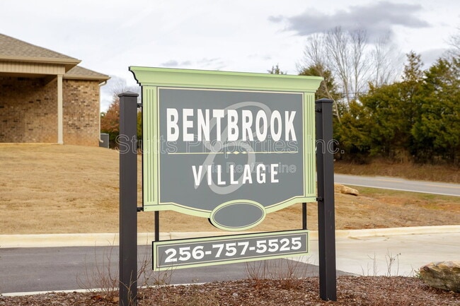 Building Photo - 208 Bentbrook Dr