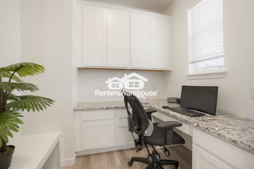 Building Photo - 961 S De Gaulle Ct